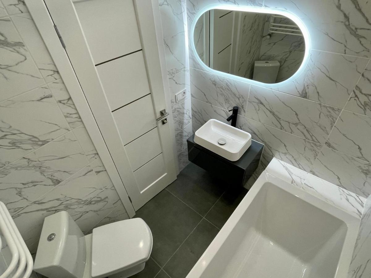 Apartment Premium In Center Ivano-Frankivsk Eksteriør bilde